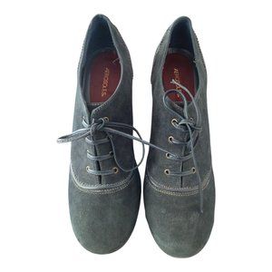 SALE!! AEROSOLES Suede, Size 9, Navy, 3-inch heel. Fashionable!